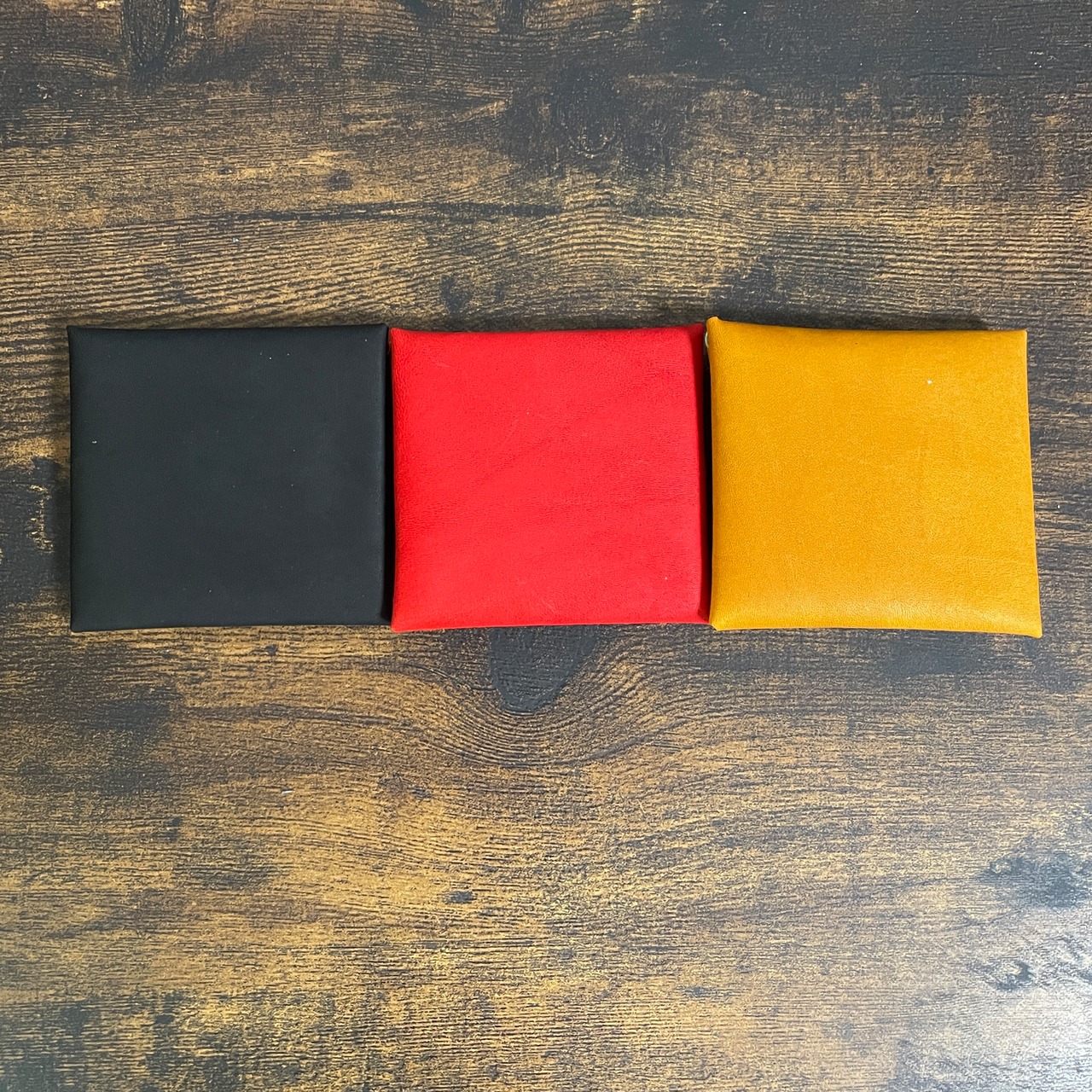 グローブレザー 小物 コインケース  ブラック レッド【国産牛革】