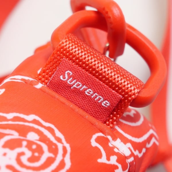 【新品】Supreme Puffer Backpack　ダウン素材のバッグ