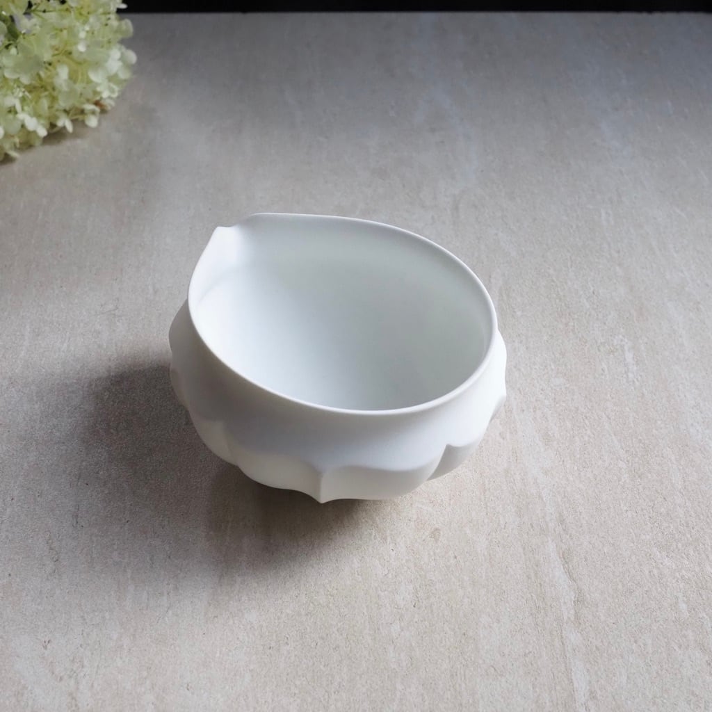東 一仁/白磁 綾花片口(茶海)