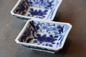 染付 花文 隅切 豆皿/Blue and white small plate less than 10cm