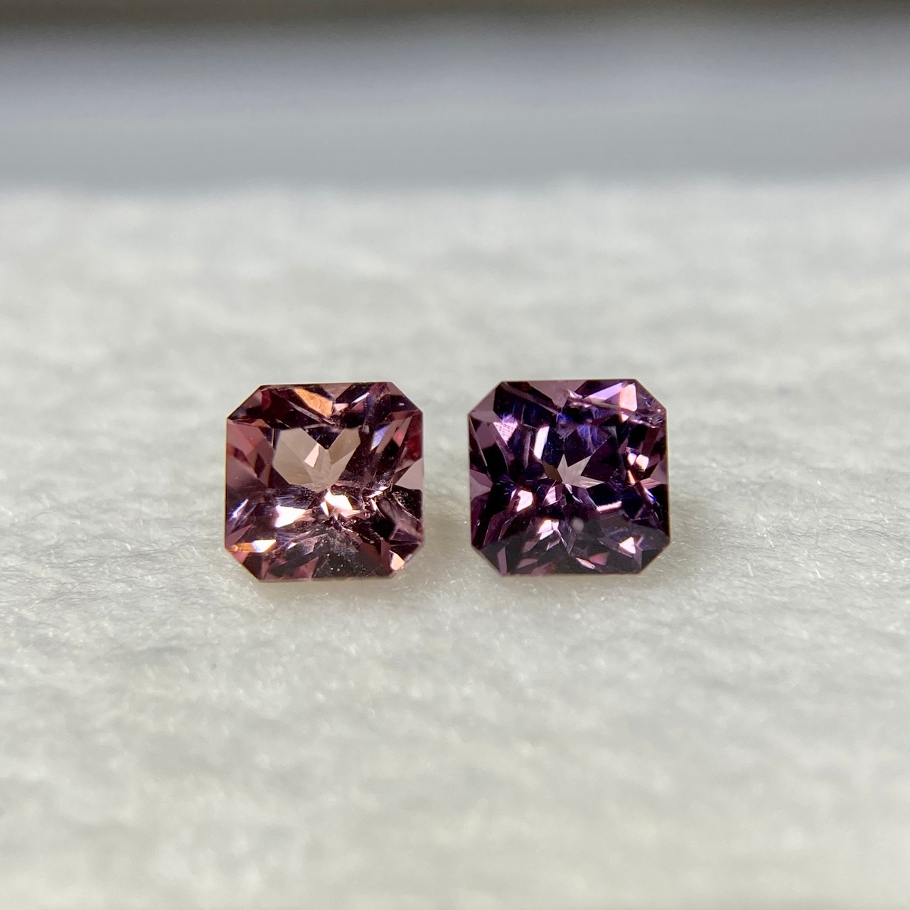 クッションみたいなスピネル 約4mm*4mm 2点セット C2-3