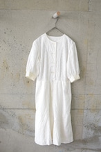 Puff-sleeve lace dress