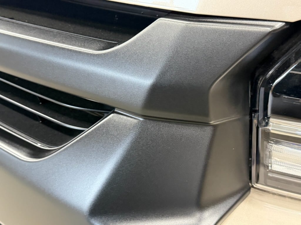 MONOBOX：ハイエースフロントグリルカバー ワイド用（AES）※6型以降