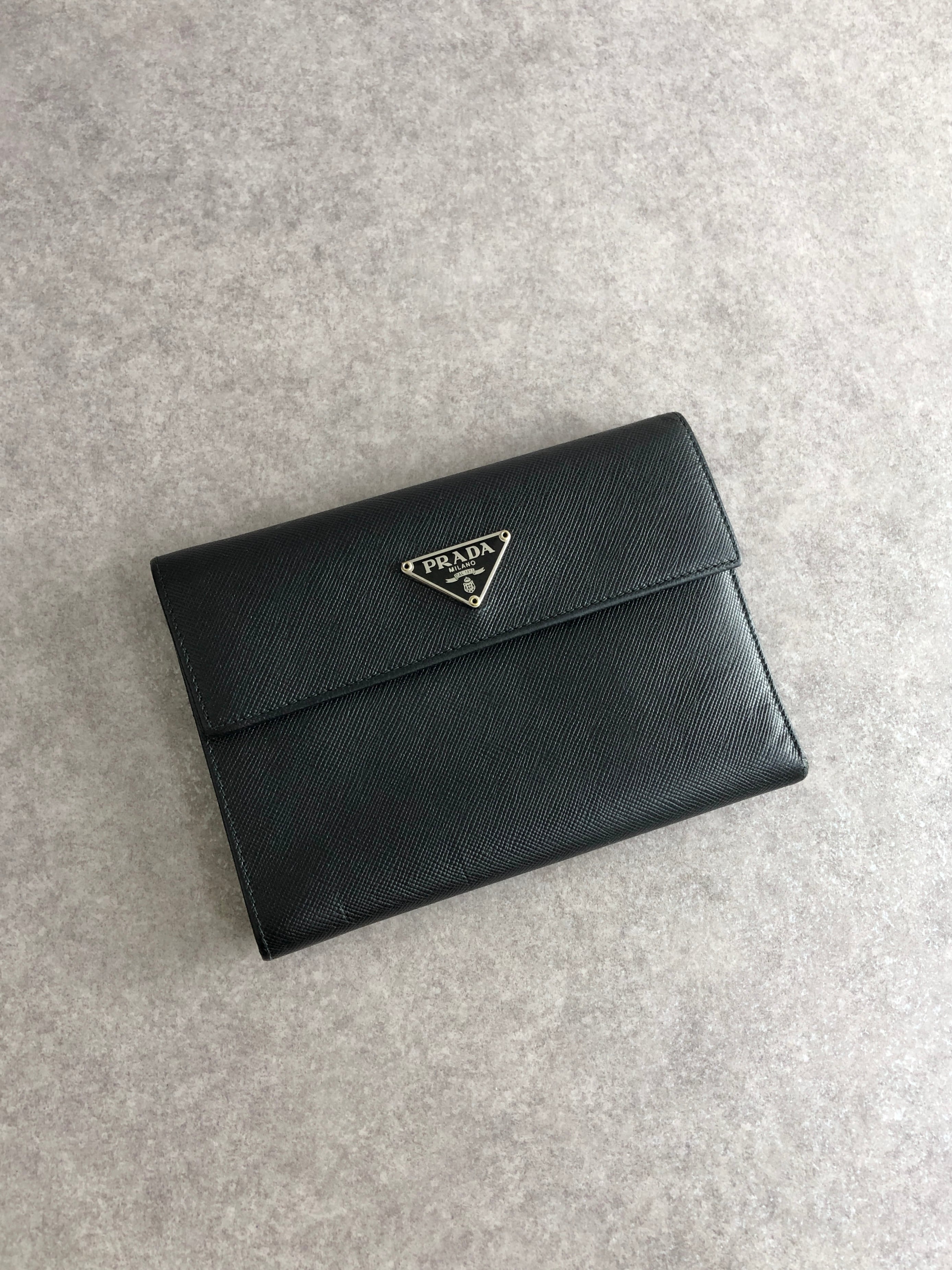 PRADA プラダ 財布 ブラック トライアングルロゴ レザー サフィアーノ