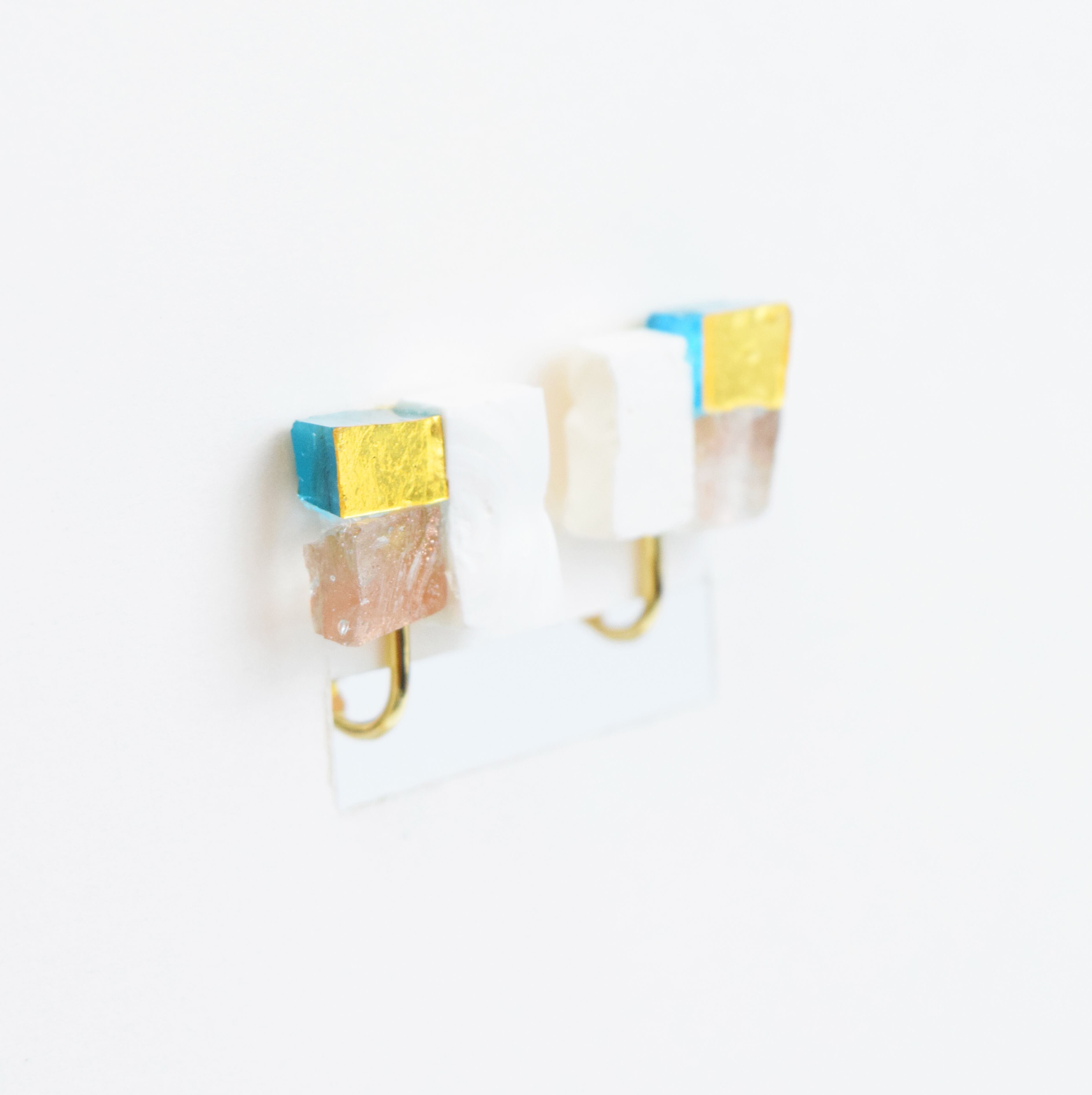 【ベーシック】イヤリングM　白×ゴールド×クリア