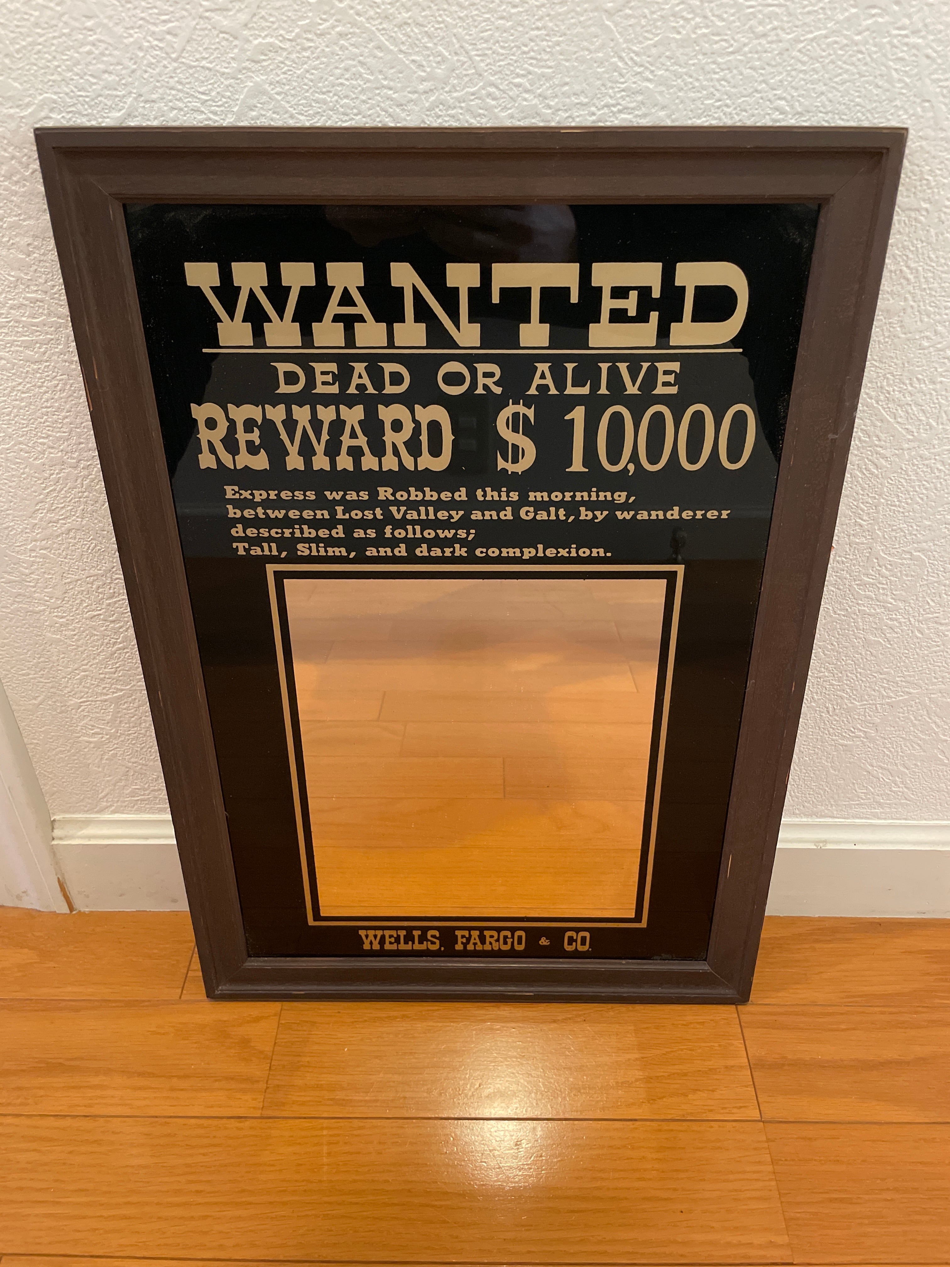 Wells. Fargo & Co. パブミラー　アメリカン雑貨　インテリア WELLS, FARGO & CO. パブミラー WANTED ヴィンテージ | Honey Antique