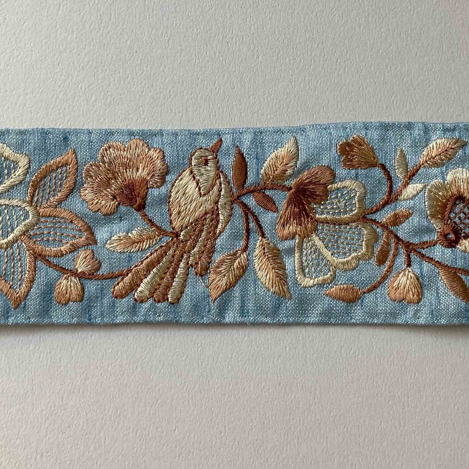 再入荷〉花を眺める鳥模様のインド刺繍リボン（50cm〜） | Dua