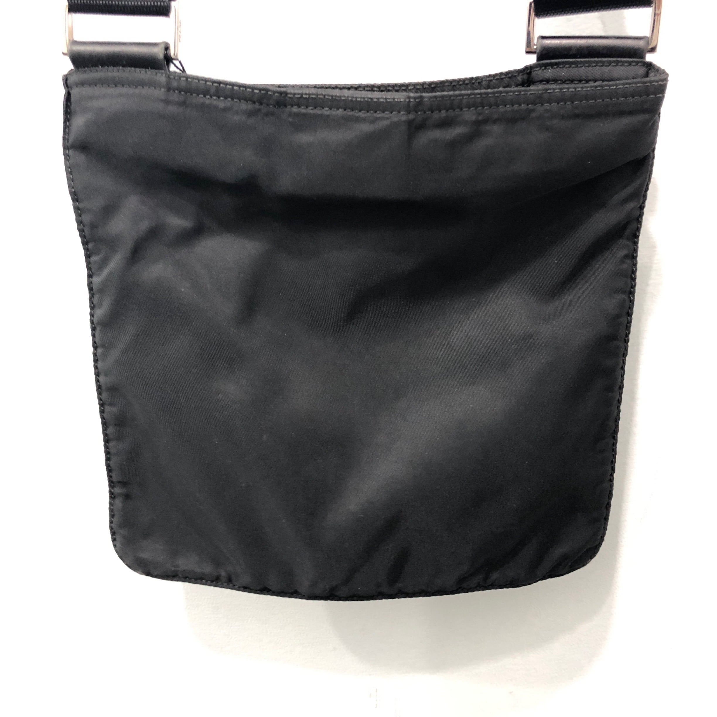 プラダ トライアングルロゴ プレート ナイロン ショルダーバッグ PRADA】