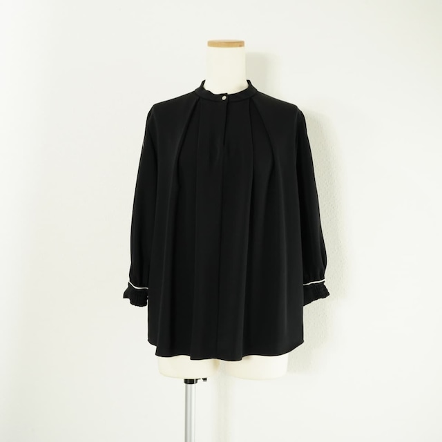 UNITED TOKYO ユナイテッドトウキョウ 2way キーネック パイピング ブラウス トップス ノーカラー プルオーバー ライン 黒