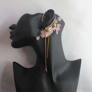 桜モチーフ イヤーフック 片耳用 魚のうろこを使用した 海のアクセサリー ウロコのイヤーフック ピンク 桜 鯛の鱗 うろこ サステナブル 桜モチーフ ear hook お花 花びら リアル  華やか
