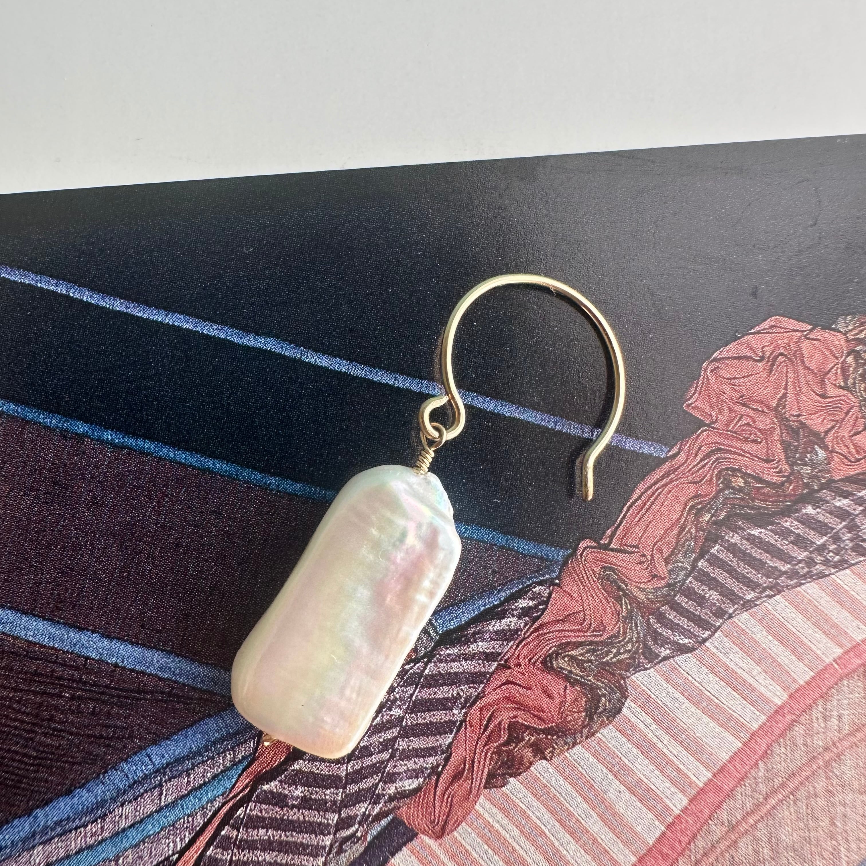 バロックパール アシンメトリーピアス・イヤリング【14金GF】 | Kazaru