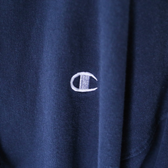 "Champion" dark navy color super over silhouette sweat parka