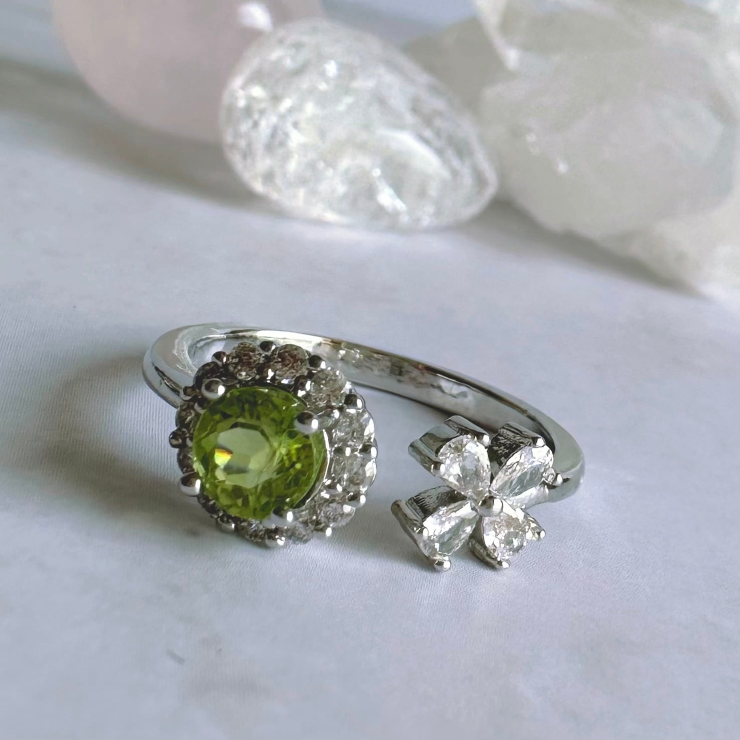 ✨SALE✨極上透明感✨ペリドット & カット水晶 ｜太陽の石・ポジティブ ♡太陽の石・ポジティブな輝き♡天然石ペリドットと CZ クローバーの