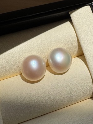 大きめセミバロックパール〈淡水真珠〉スタッドピアス