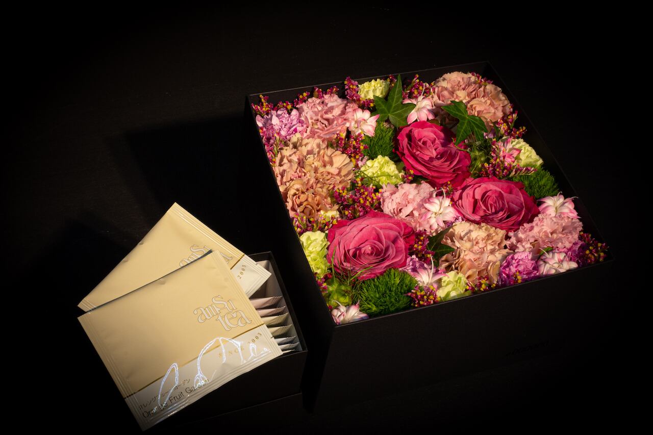 【Mother's Day Gift】Fresh Flower Box (L) + 紅茶のセット
