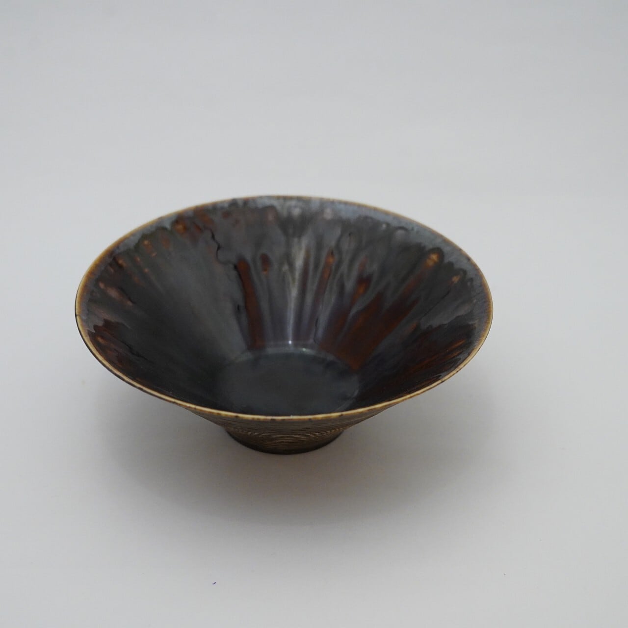 【平井 秀】黒金光彩4.5寸鉢 ku-15k