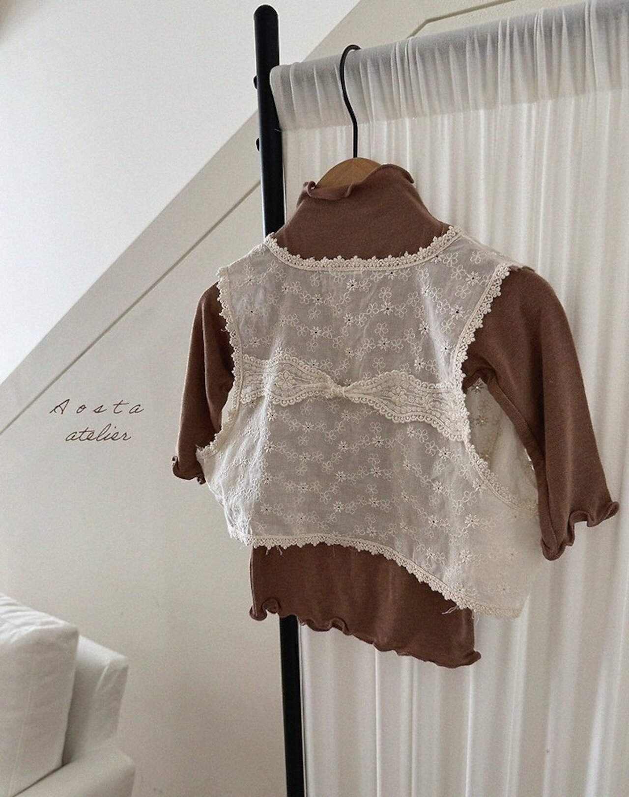韓国子供服 / 26Autumn / Aosta / レースオープンベスト / 秋服 *FREE*