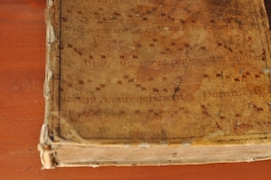 羊皮紙のグレゴリオ譜が表紙のノート