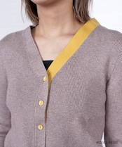 【直営店限定ITEM】バイカラーVネックニットカーディガン (BEIGE) CQ-47122H
