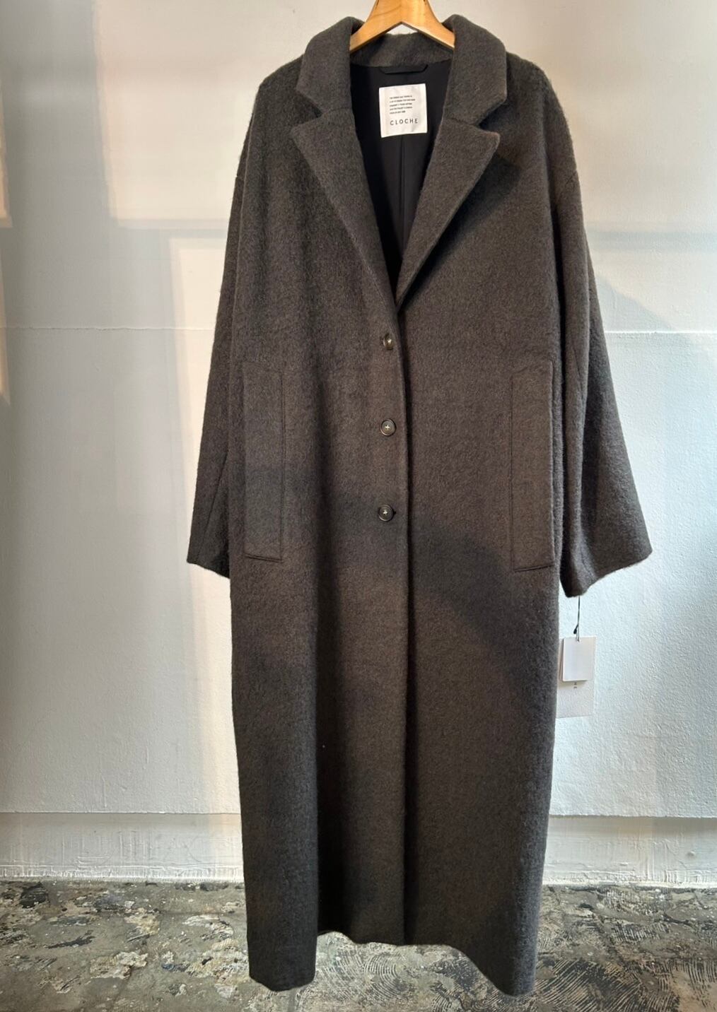 11/24ライブ配信 CLOCHE／シャギーロングコート | LUCY LUE