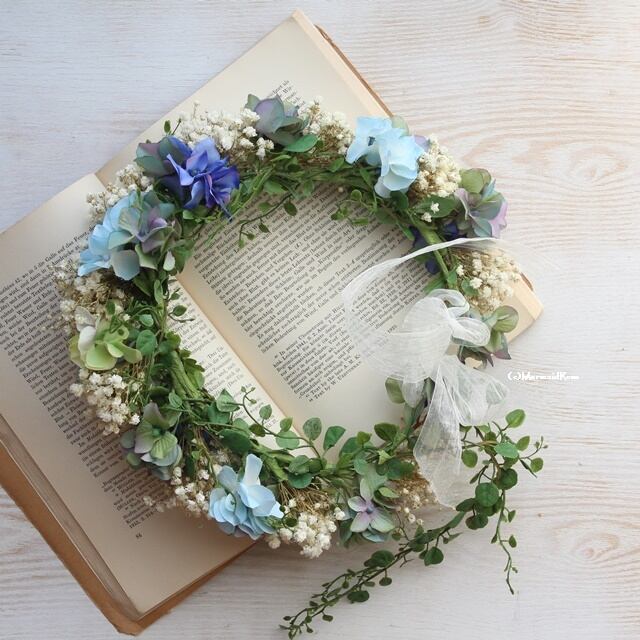 花冠ラスティックかすみ草と紫陽花 バックガーランド付き ボリュームアップ 一目惚れする花雑貨ウチソトリース マーメイドローズ