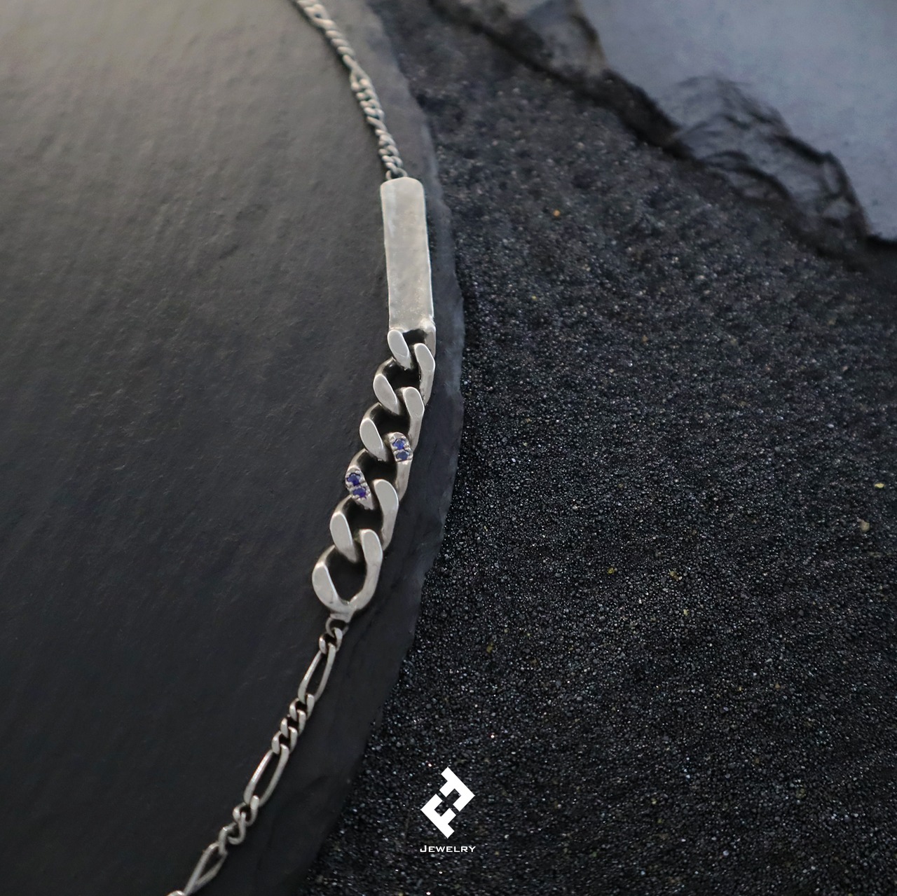 +cadenas・ バーネックレス (black+sapphire)