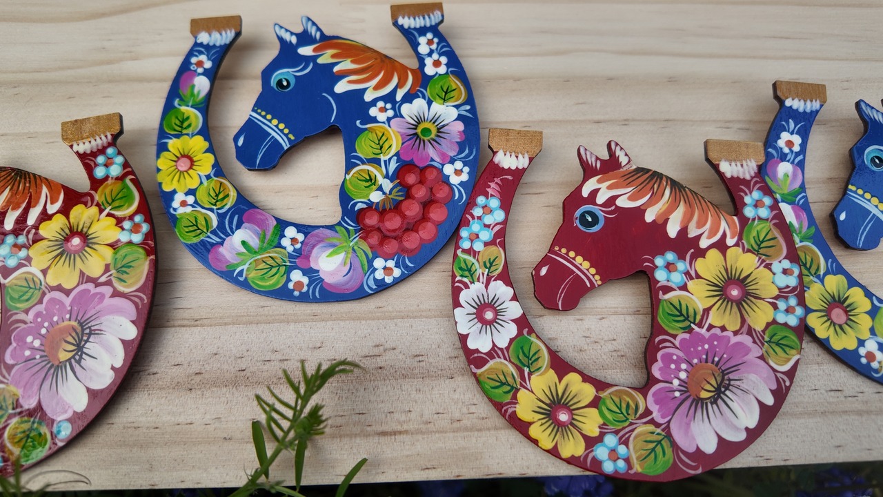 ウクライナ伝統絵画 ペトリキウカ塗り 木製ブローチ（ホメンコ作）馬　ホース - 4