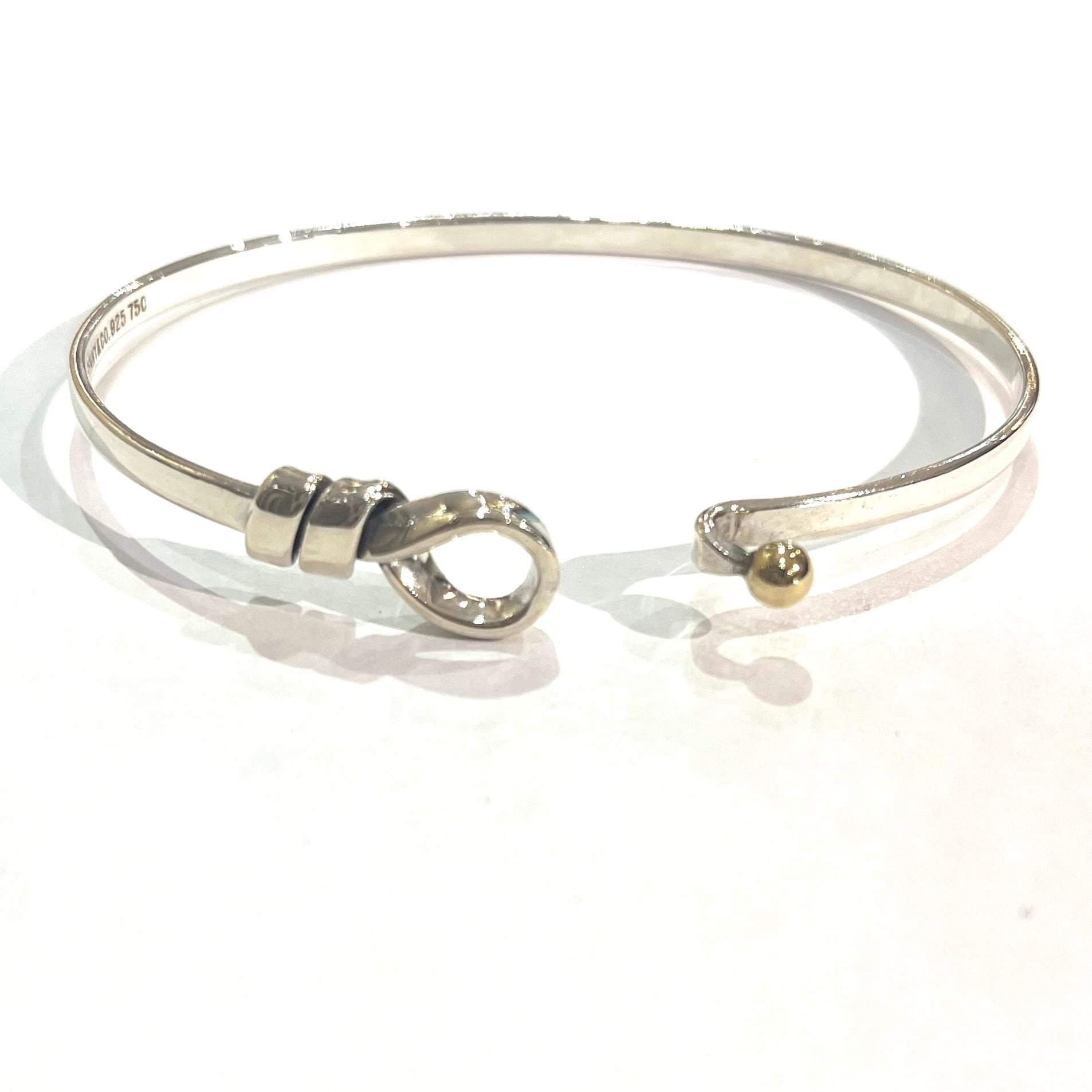 TIFFANY&CO.】2111 フックバングル／シルバー925×K18YG／洗練のコンビ