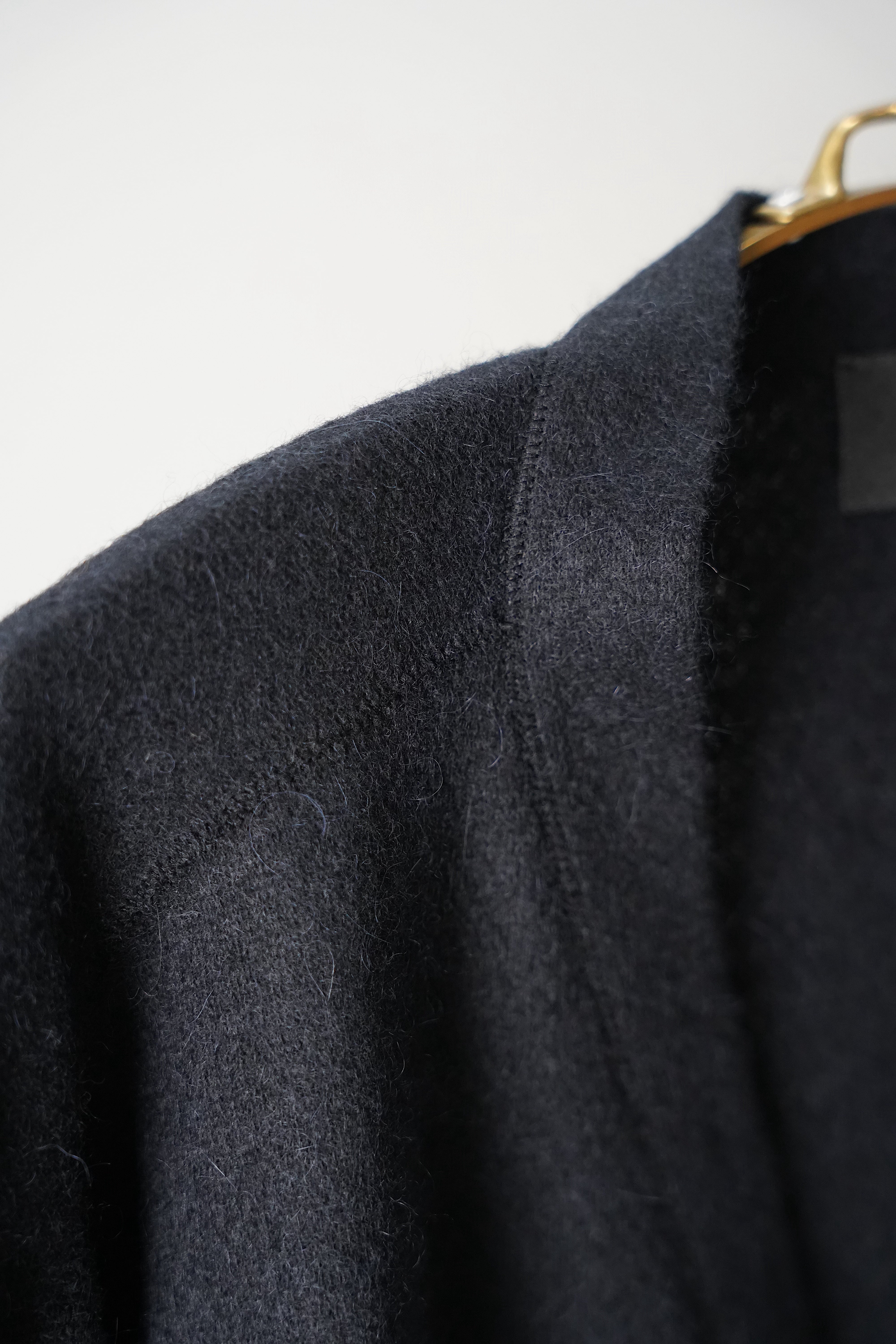 最後の1点】山内 縮絨アルパカニットカーディガン charcoal navy | DE