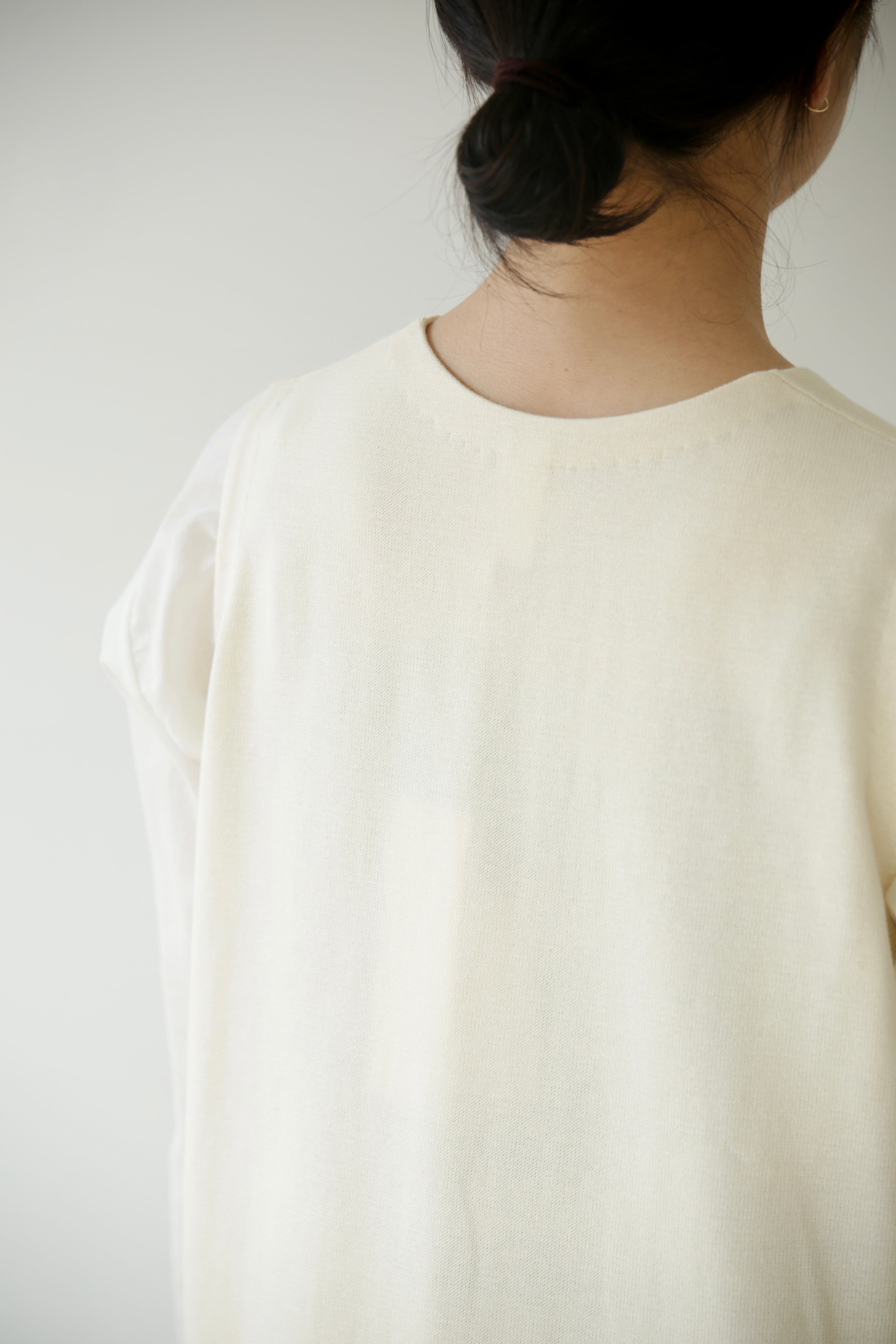 Yoli コットンVネックスリーブレスワンピース | Vie