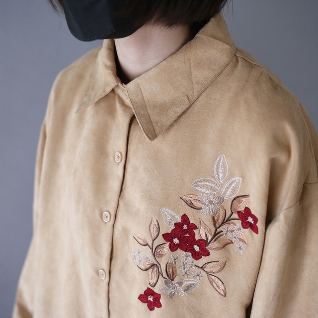 "刺繍×花" front and sleeve design loose silhouette fake suede shirt