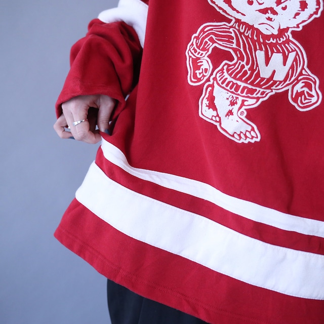 "Wisconsin Badgers" college team design over silhouette lace up sweat parka