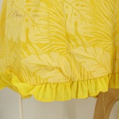 フラダンス 衣装 T&L MUUMUU FACTORY ムームーファクトリー ワンピース ドレス イエロー系 黄 モンステラ柄 植物柄 フリル ハワイアンプリント ハワイアン アロハ フラ ダンス レッスン 練習 ハワイアンダンス フレアスカート 華やか 鮮やか かわいい おしゃれ 上品