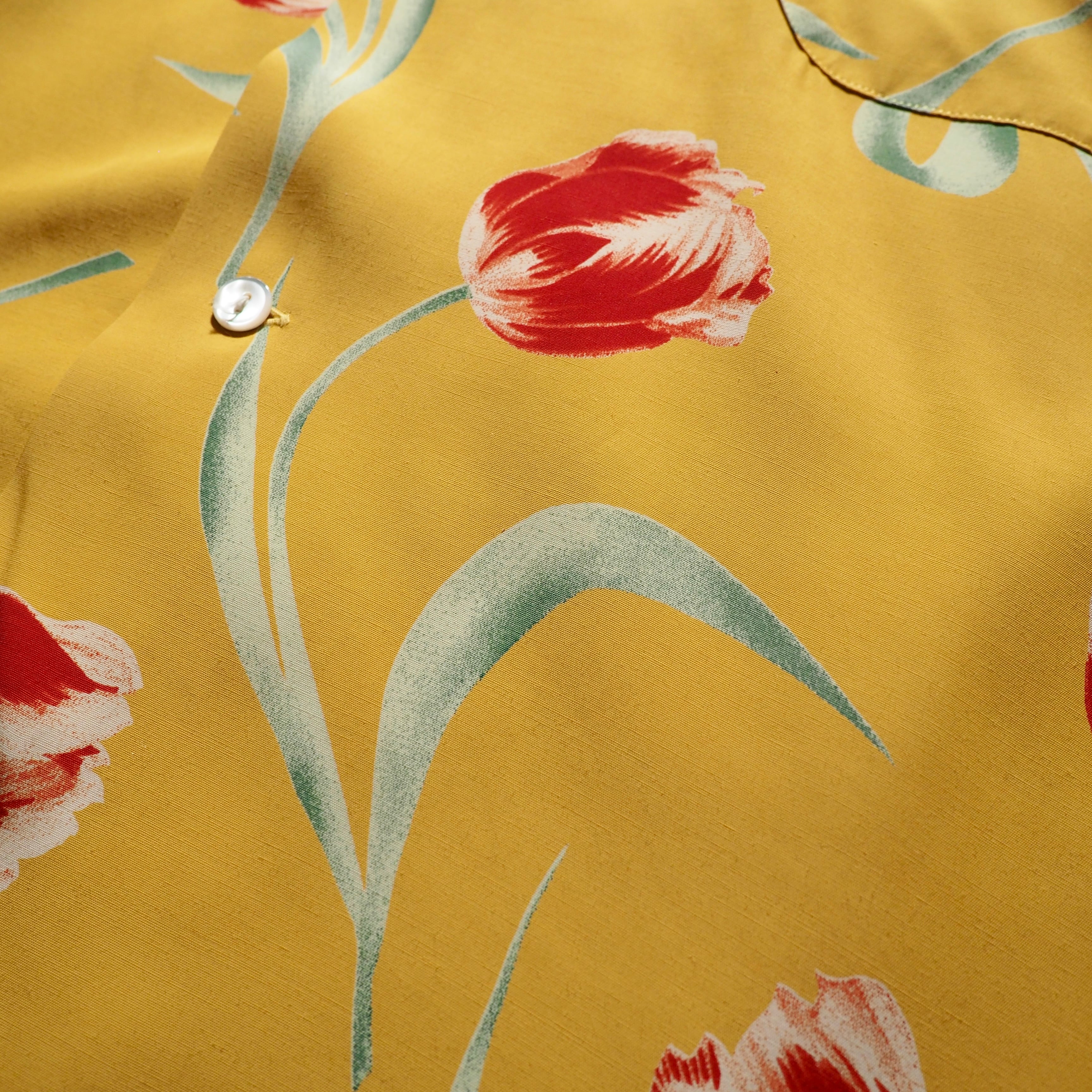 1990s ” TAKEO KIKUCHI ” Beautiful Tulip flower painted vintage Open collar shirt