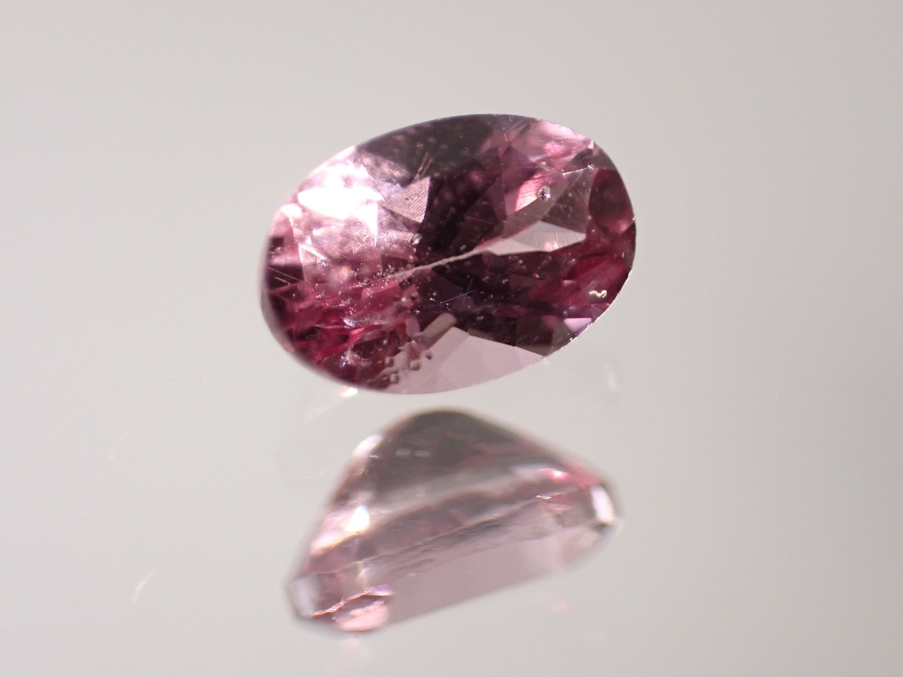 ドラゴンガーネット　0.70ct　[B1-206]