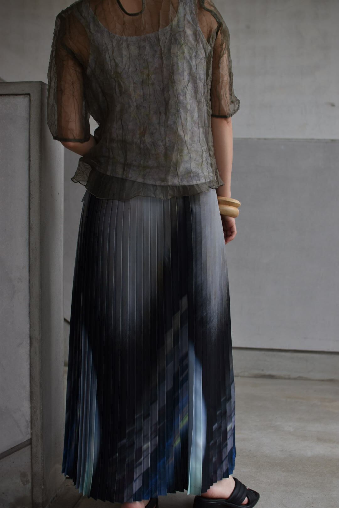 LEINWÄNDE Recycle Organdy Pleats T-Shirts / Khaki | physis LEINWÄNDE Recycle Organdy Pleats T-Shirts / Khaki | physis
