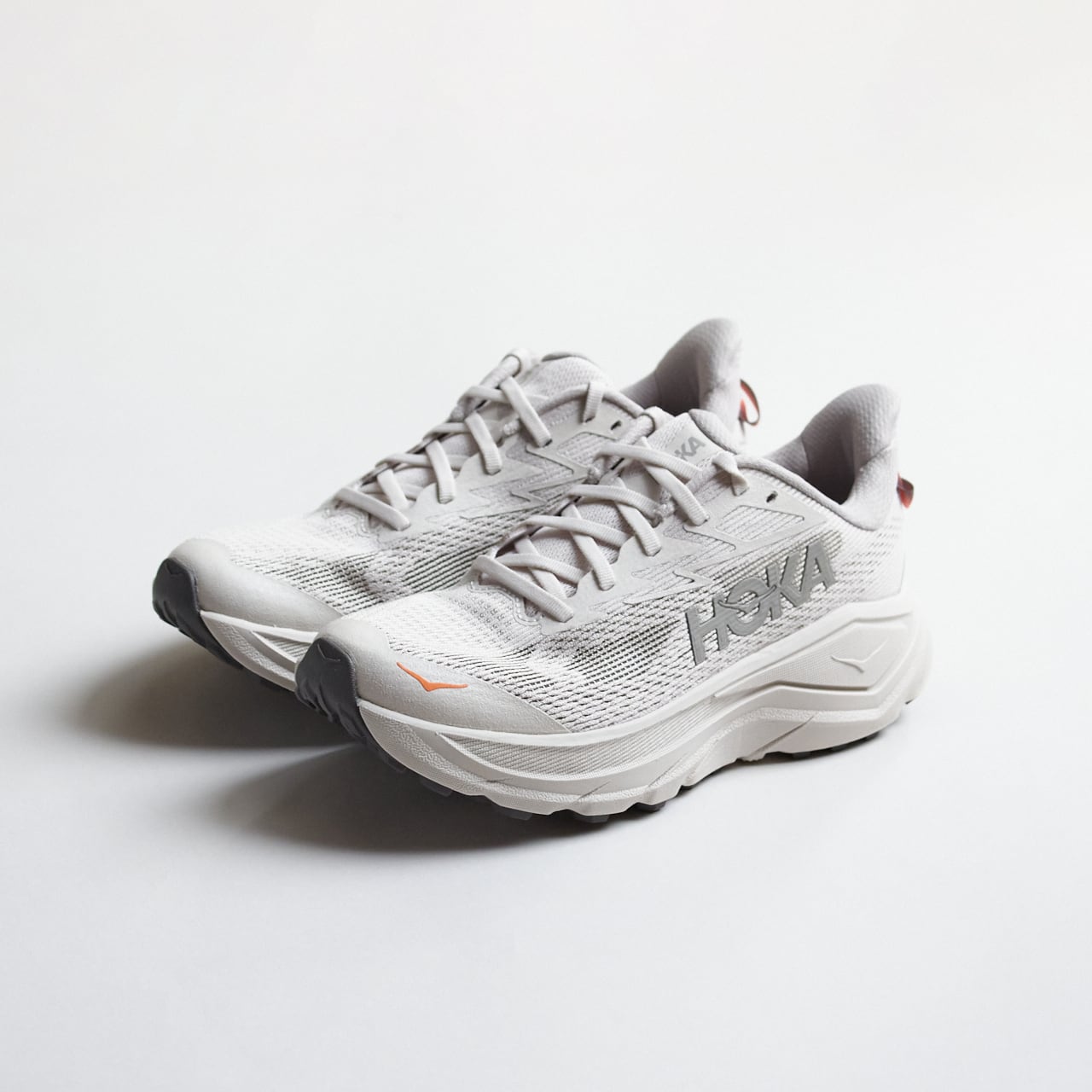 HOKA(ホカ)W CHALLENGER 8 -スタッコ / アスファルト グレー ウィメンズ トレイルランニング シューズ