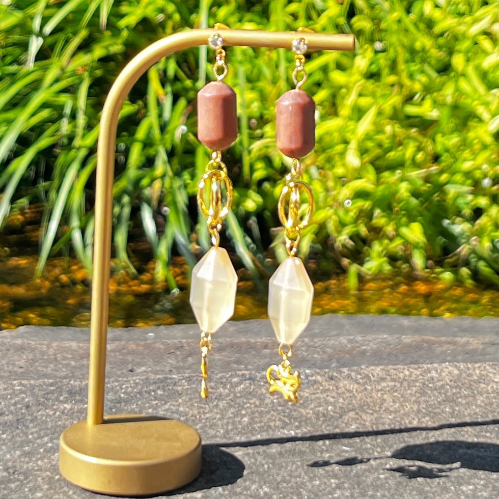 よく見ると猫シリーズ ヴィンテージビーズ クレヨンみたいなビーズと