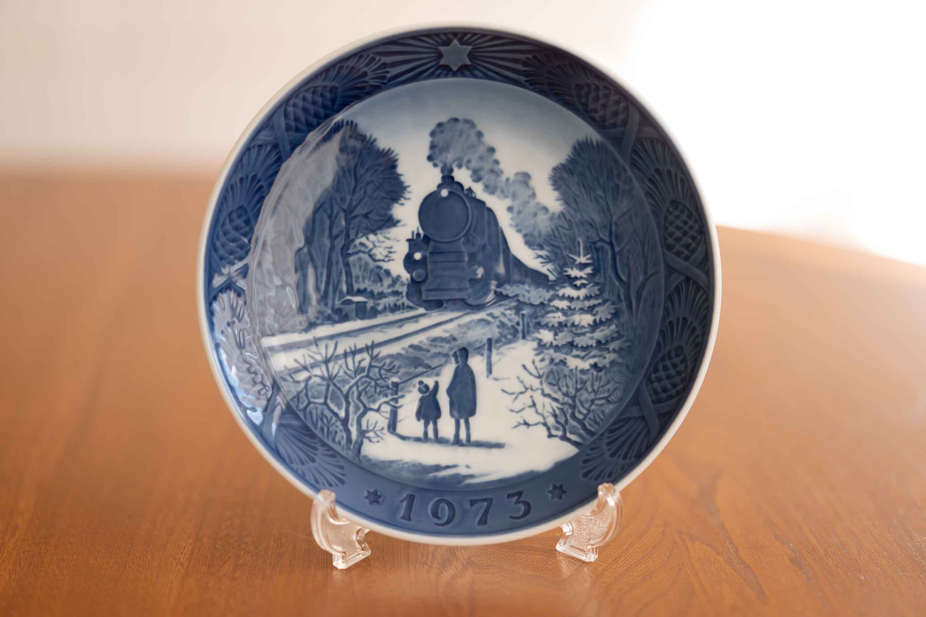 ロイヤルコペンハーゲン イヤープレート 1973年 「クリスマスの帰省」