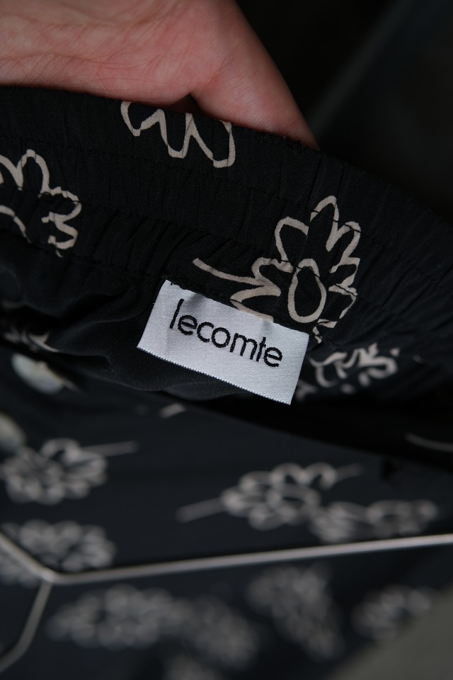 OK／90's "lecomfe" silk skirt／flower print／black