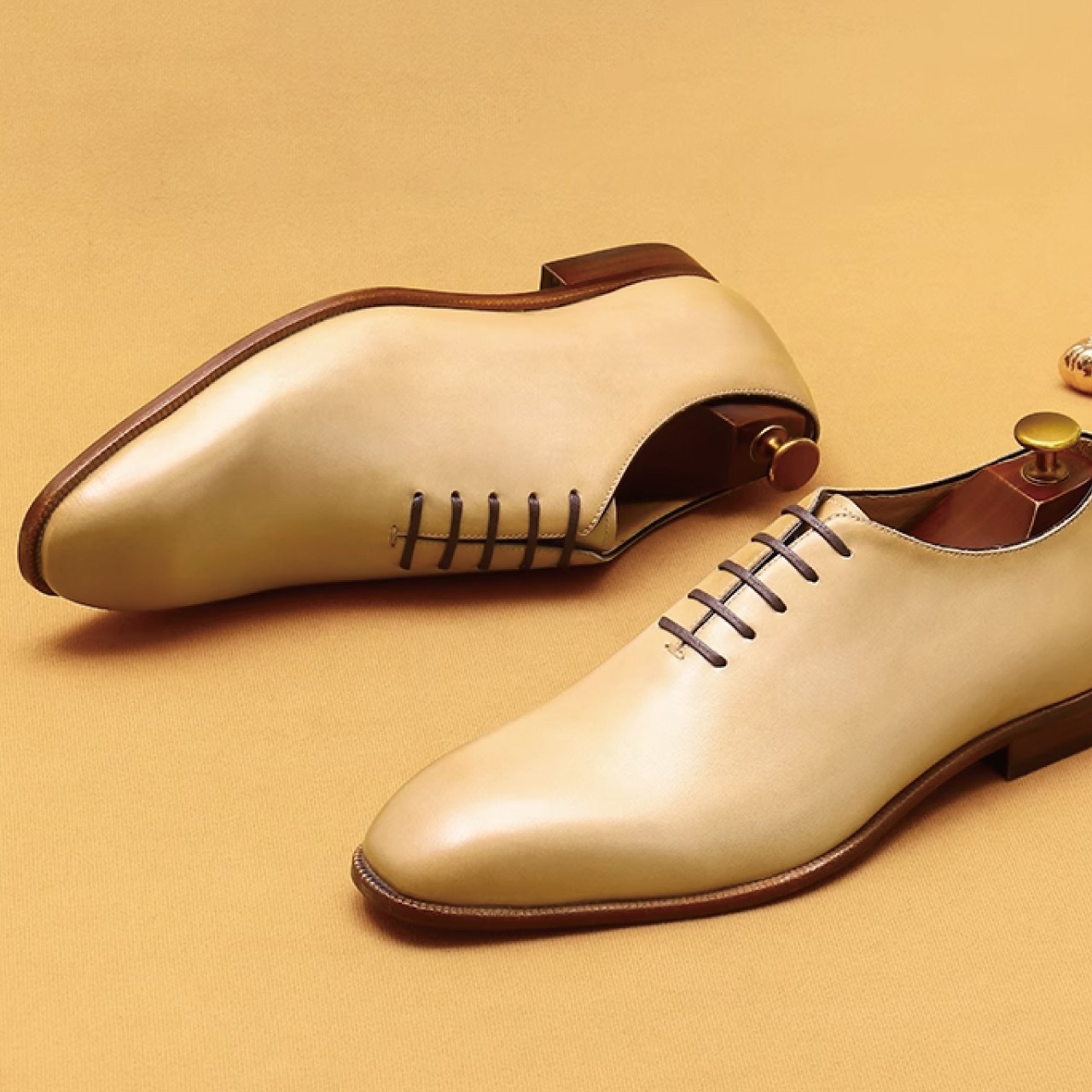 個性的で幅広いユースに対応したデザイン　自信と魅力を演出するアイテム　SS015