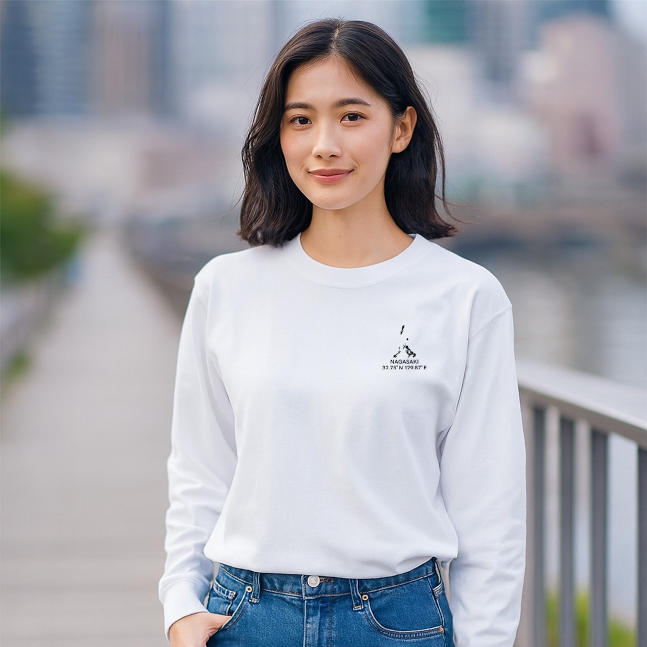 《長崎》 緯度経度ミニマルロングスリーブTシャツ|地図×地名×ワンポイントデザイン