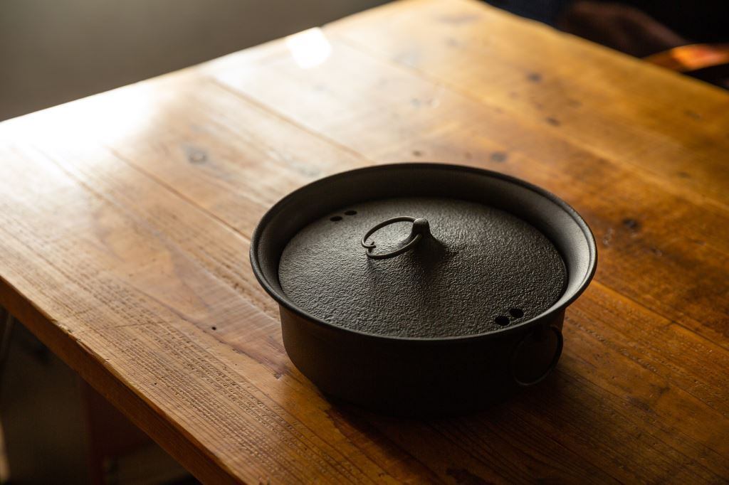 五進 / しゃぶしゃぶ鍋 / 鉄 / 内面ホーロー / 25cm | 東伸販売