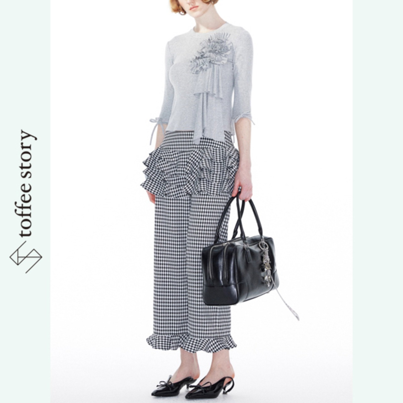 フリルフラワーが咲く構築ミドルスリーブトップス 《B0007》