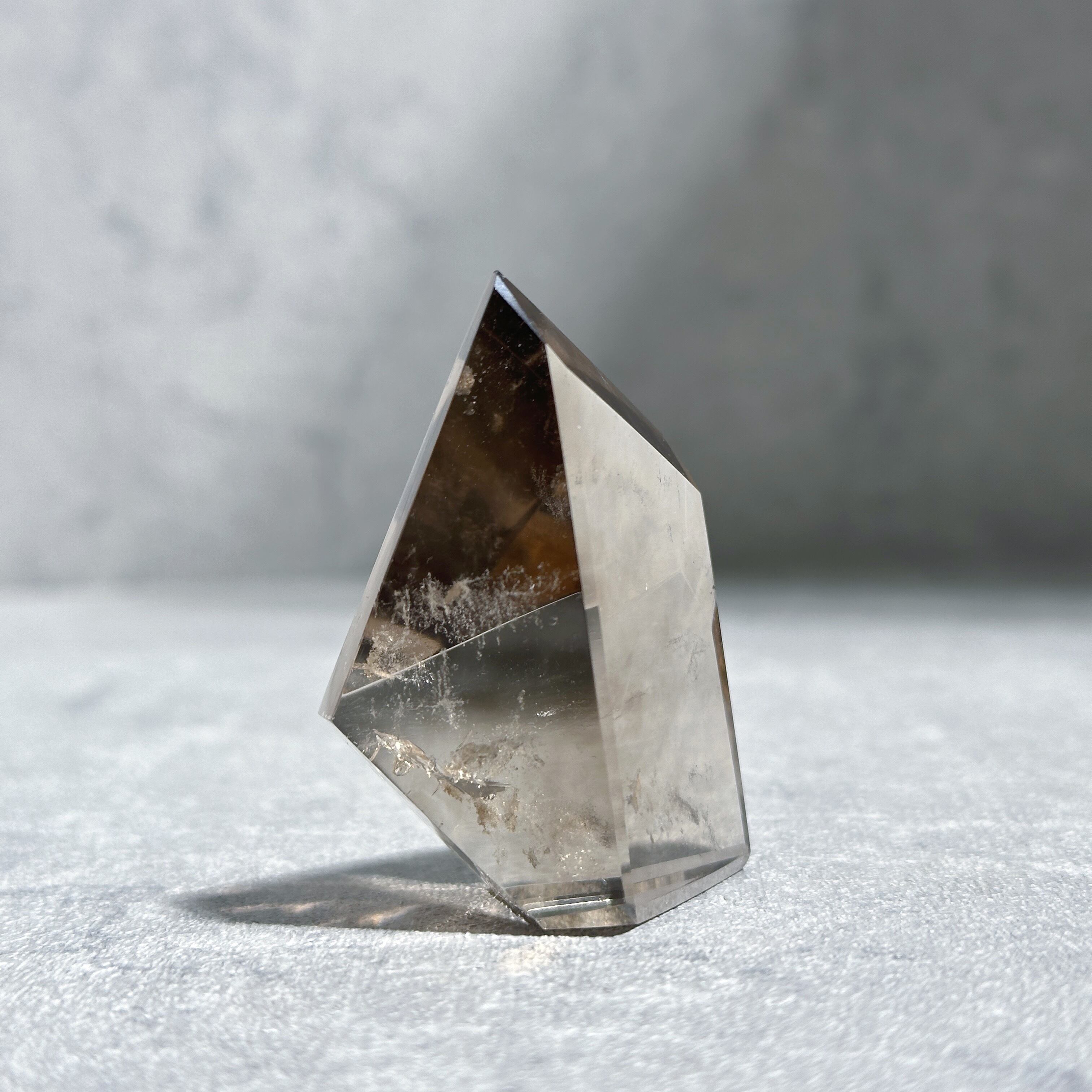 虹たっぷり】スモーキークォーツ フリーフォーム 【公式通販】