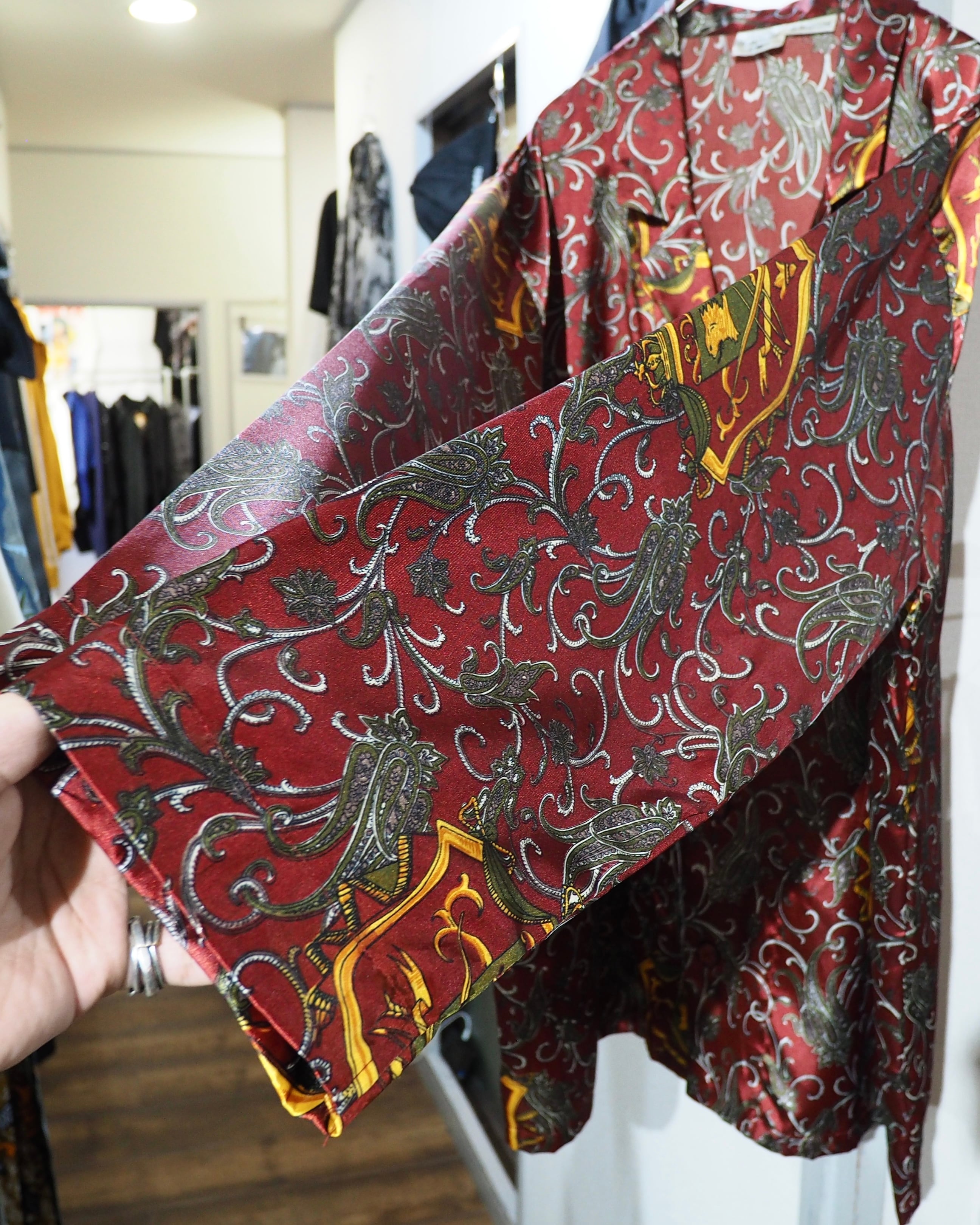 Beautiful Luxury Arabesque pattern vintage Drape loose Open collar Shirt