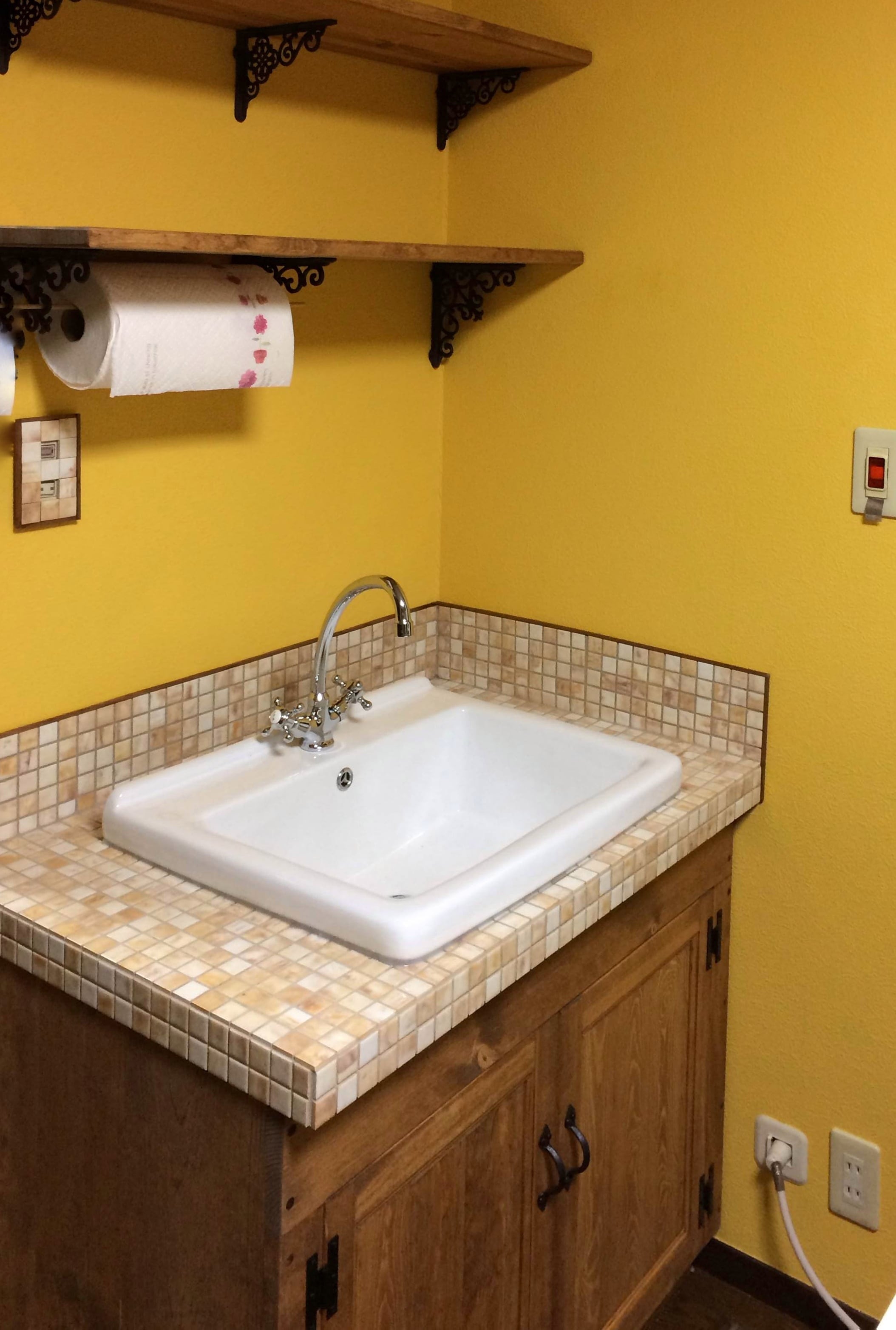 ブラウンマーブル モザイクタイルの洗面台 オーダー家具のKINOKA