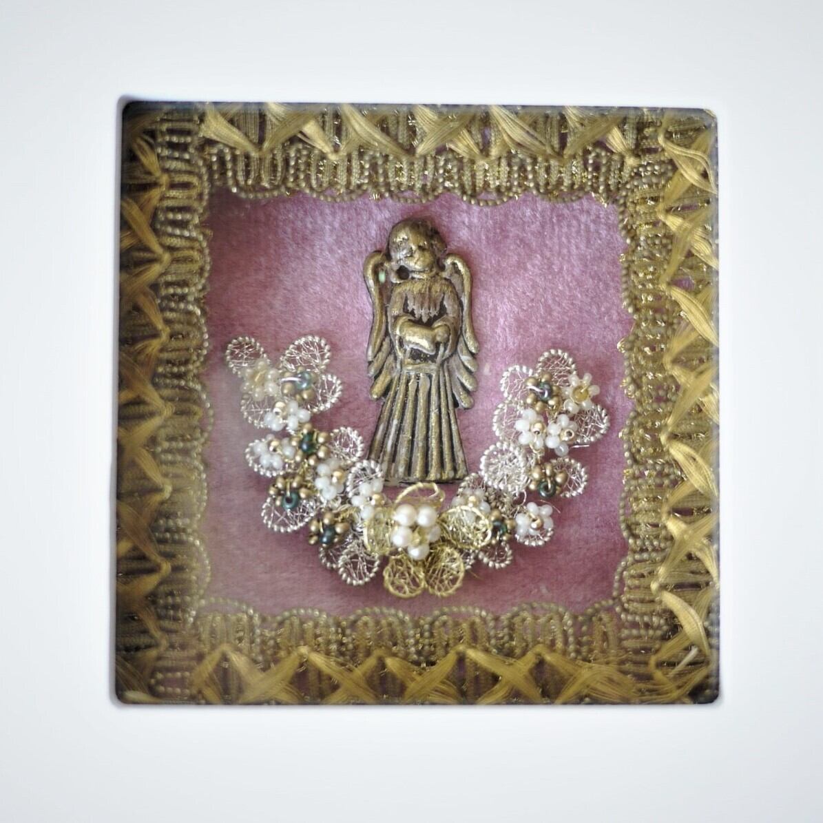 小首をかしげる天使 白いフレームドイツ