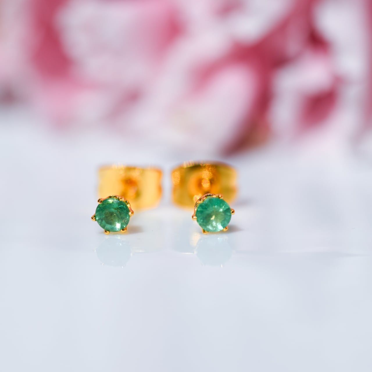 高品質エメラルド 天然石 ミニピアス 5月誕生石 金属アレルギー対応 一