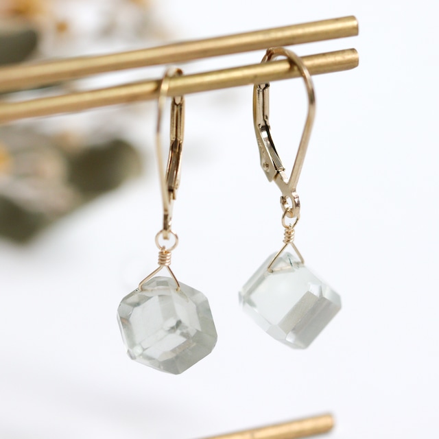 2月限定商品・ラッピング無料｜誕生石｜淡くにじむグリーンアメジストのピアス｜14kgf